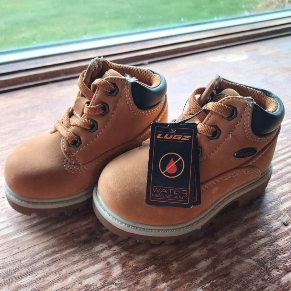 NWOB Lugz toddler boys wheat chukka boots Size 5 toddler